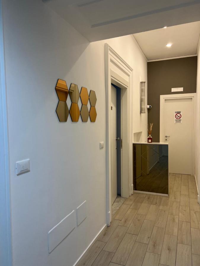 La Piazza Suite Napoli Bagian luar foto