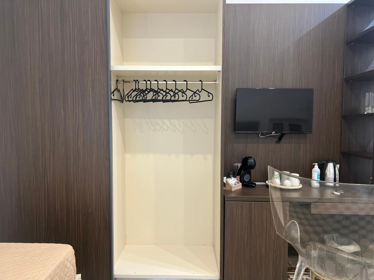 La Piazza Suite Napoli Bagian luar foto