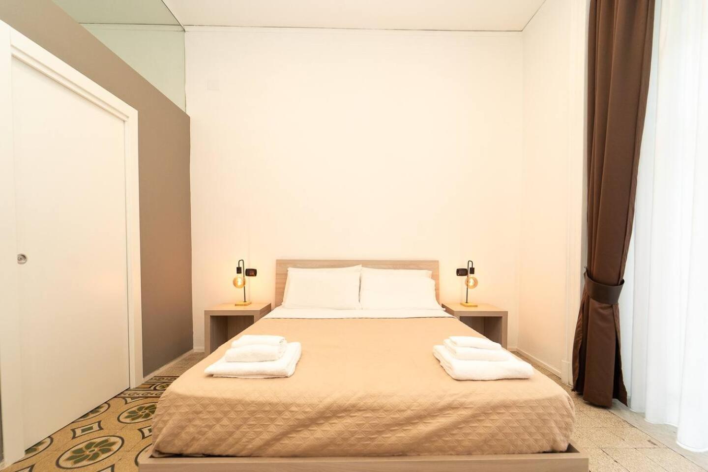 La Piazza Suite Napoli Bagian luar foto