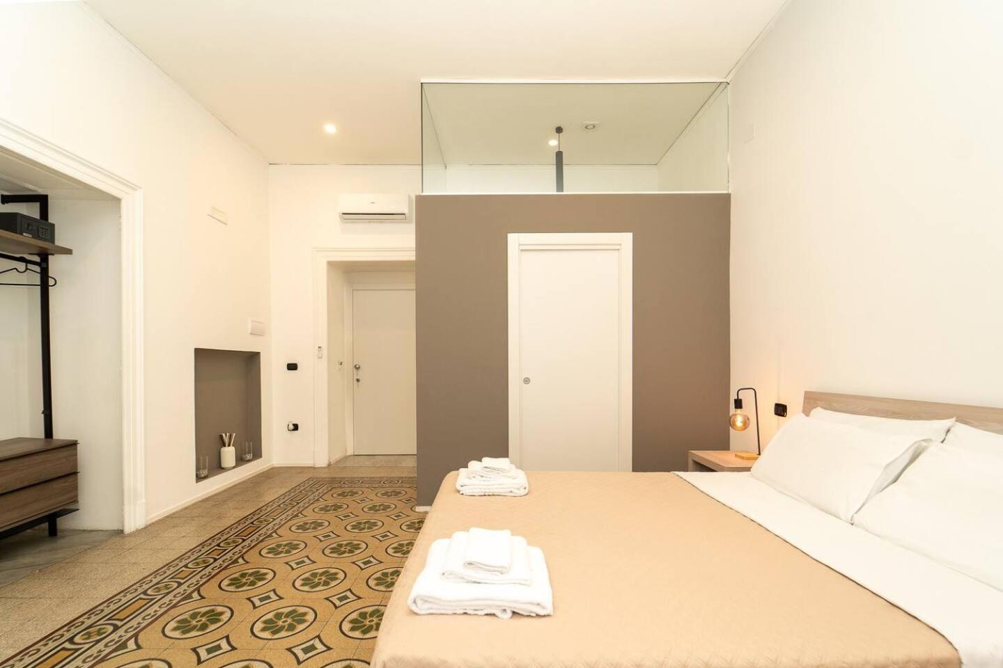 La Piazza Suite Napoli Bagian luar foto