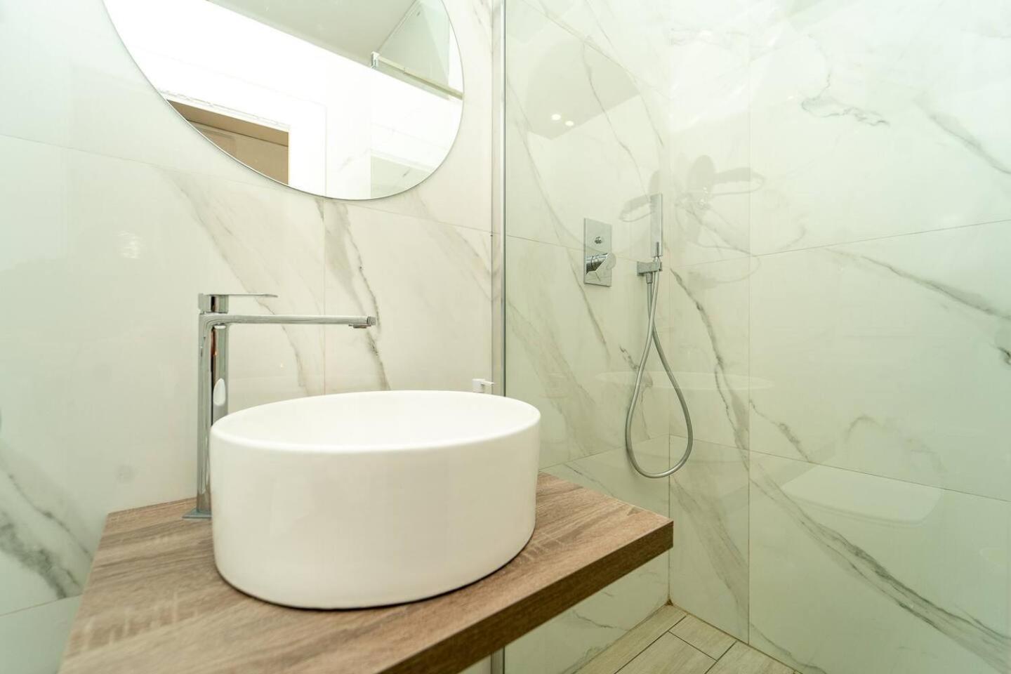 La Piazza Suite Napoli Bagian luar foto