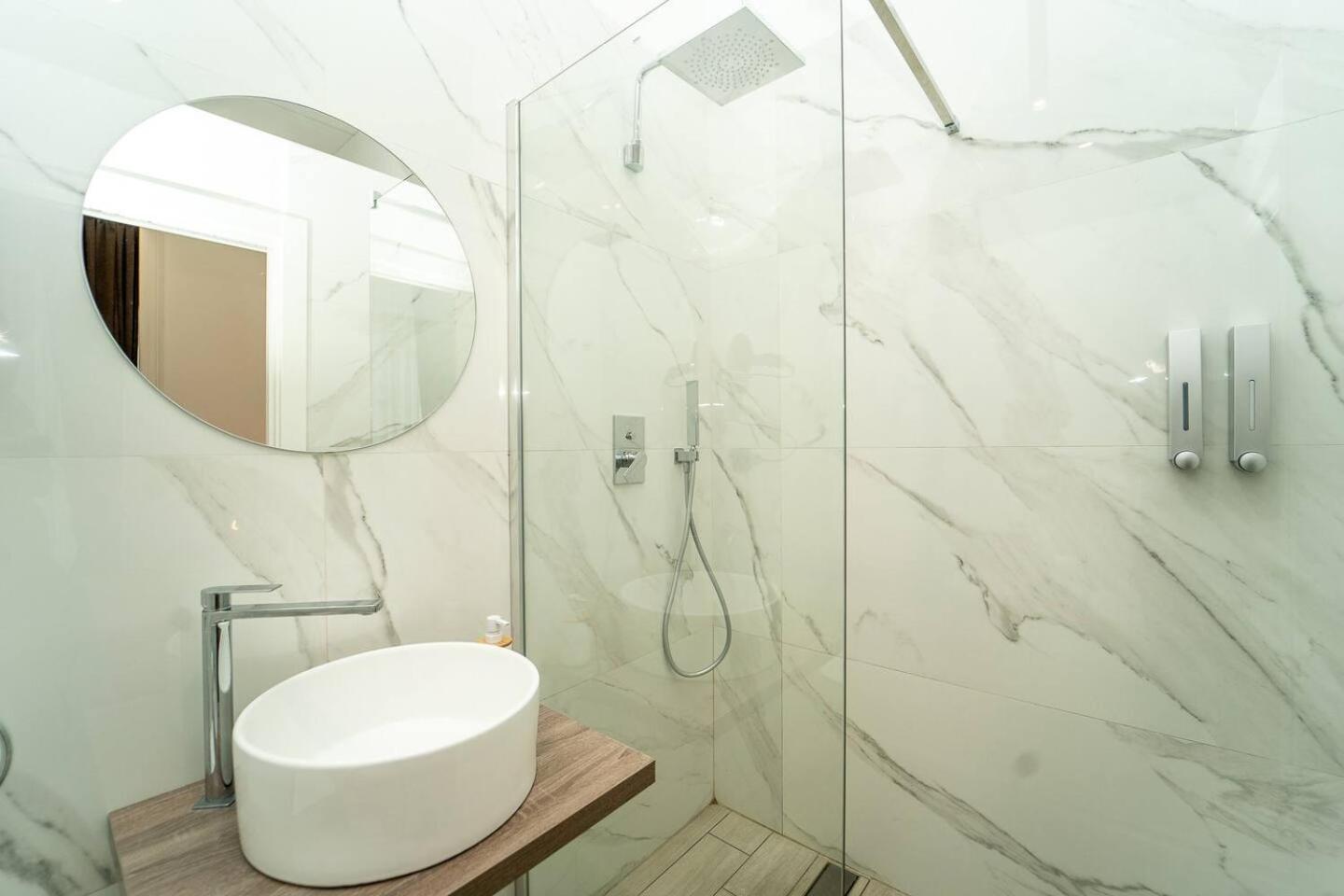 La Piazza Suite Napoli Bagian luar foto