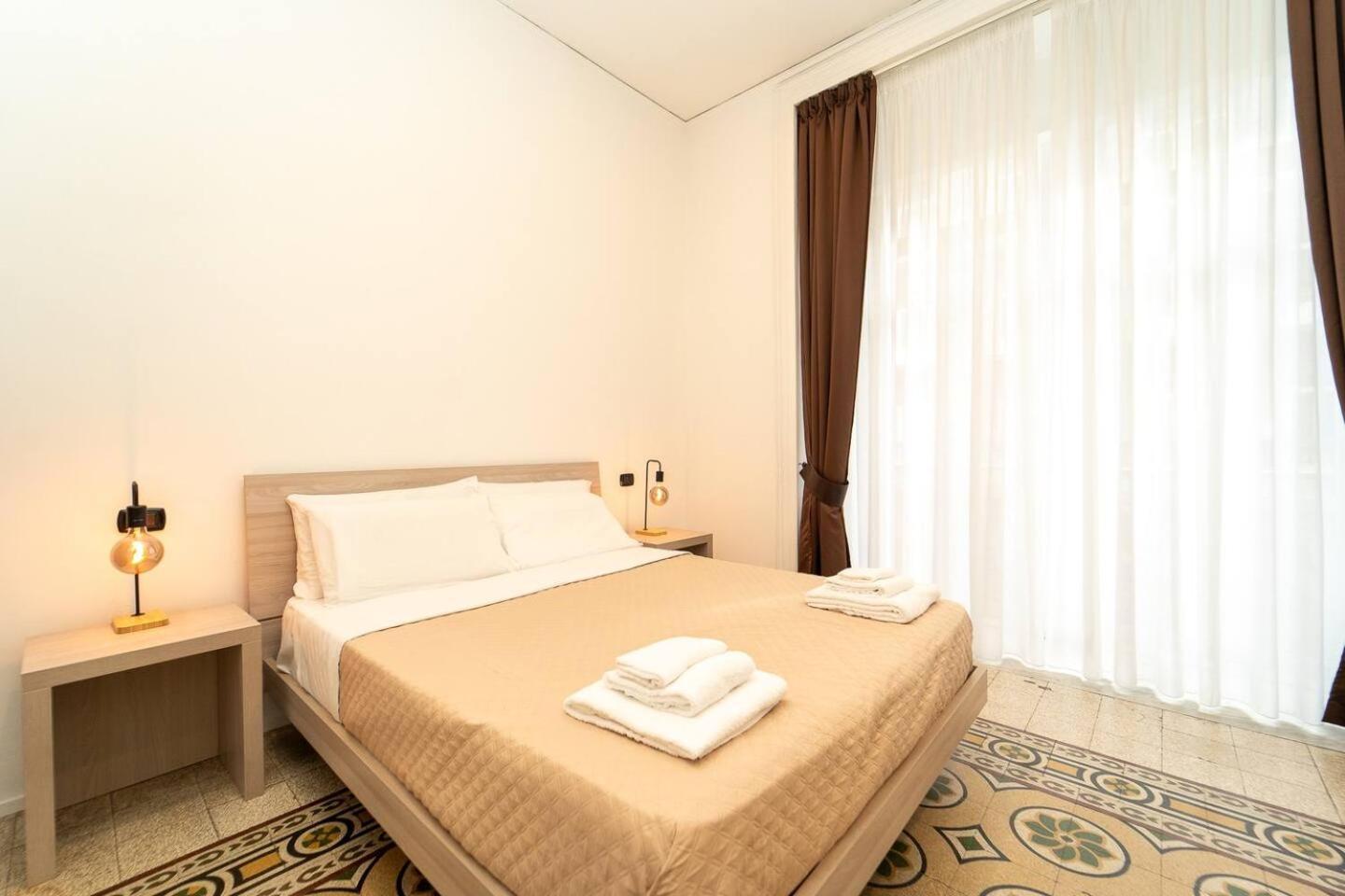 La Piazza Suite Napoli Bagian luar foto