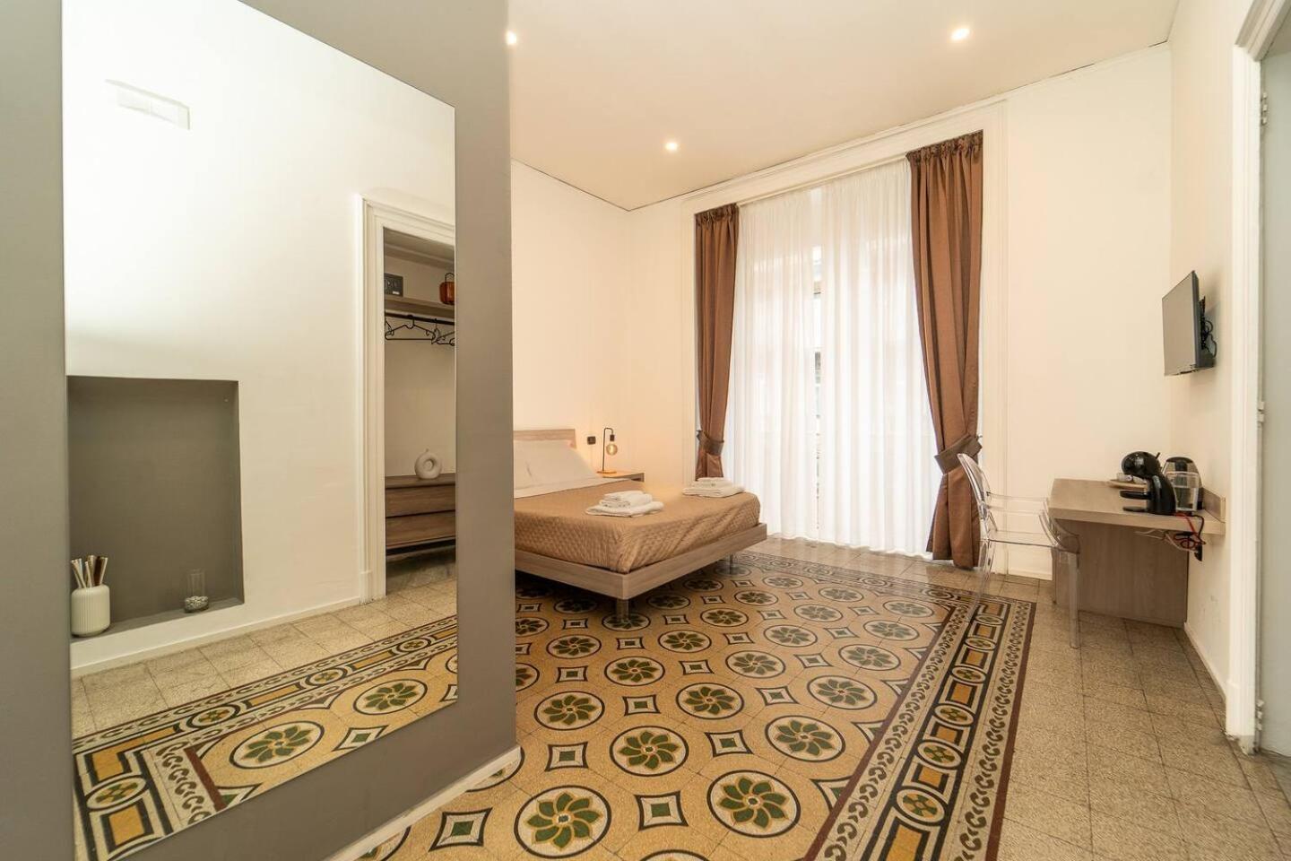 La Piazza Suite Napoli Bagian luar foto