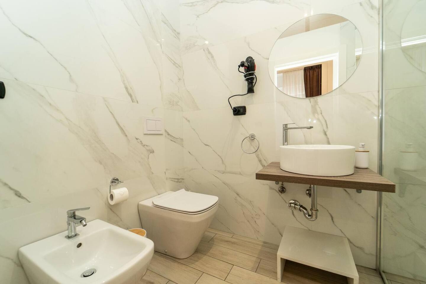 La Piazza Suite Napoli Bagian luar foto
