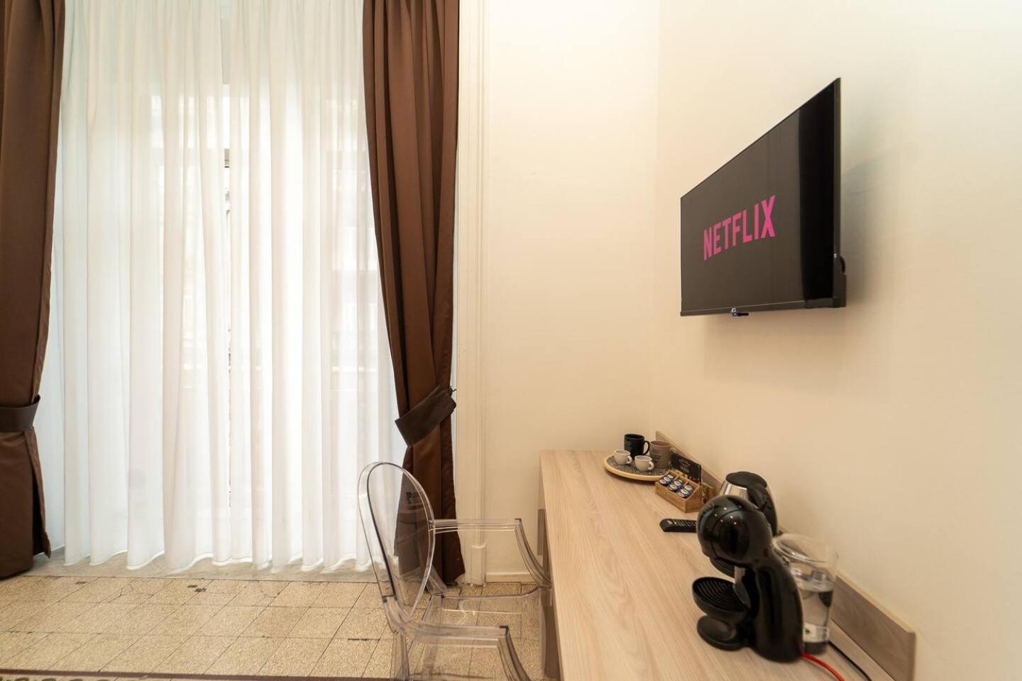 La Piazza Suite Napoli Bagian luar foto
