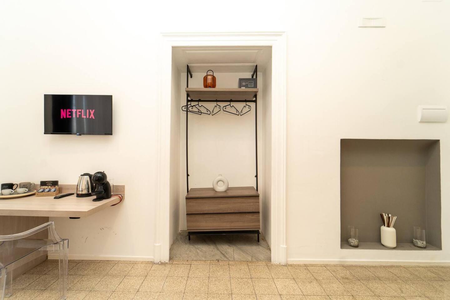 La Piazza Suite Napoli Bagian luar foto