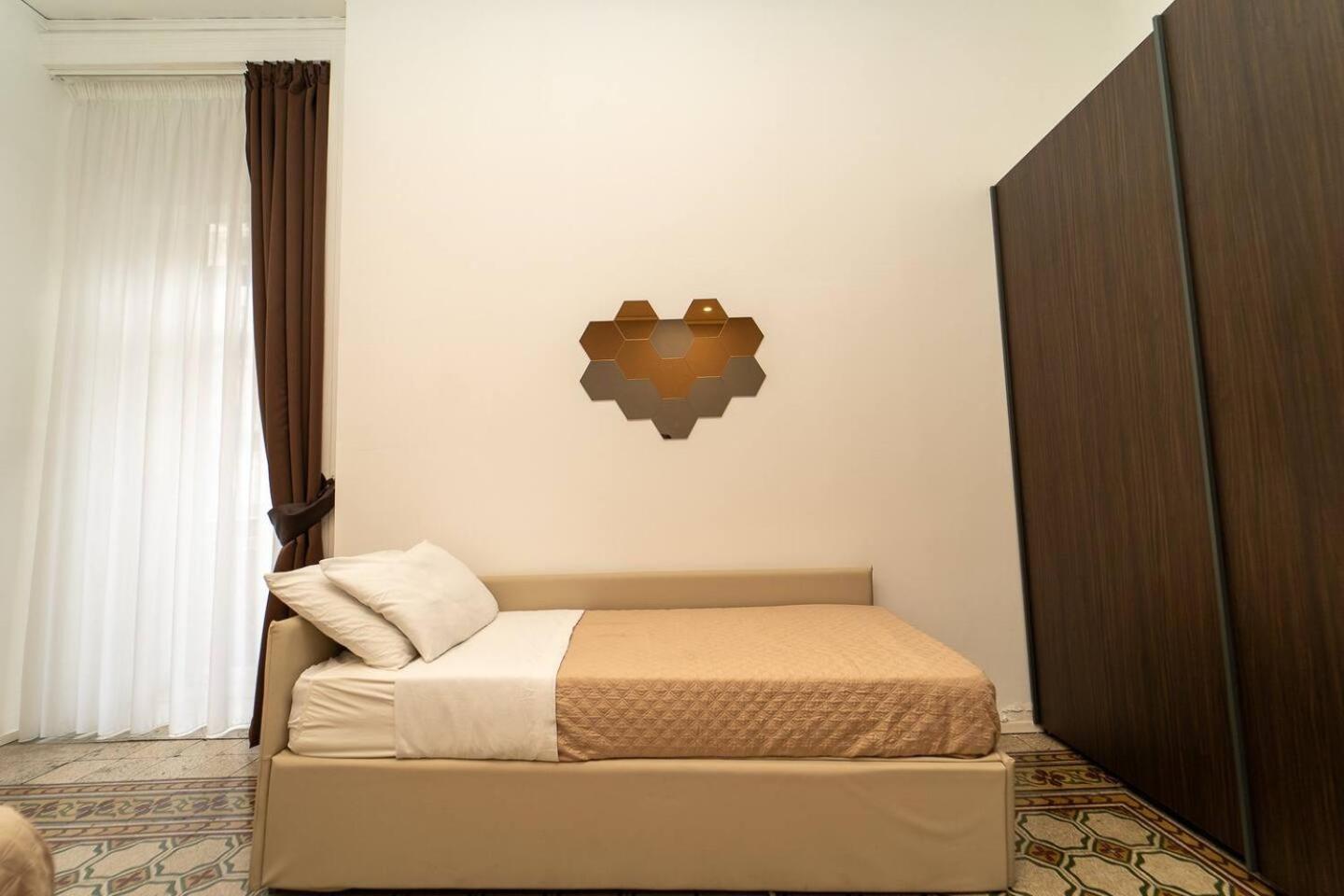 La Piazza Suite Napoli Bagian luar foto