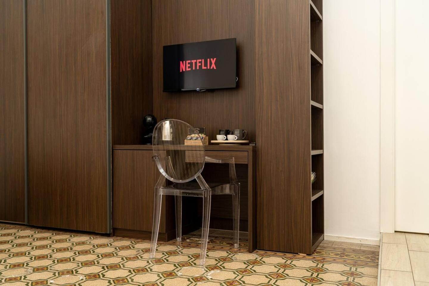 La Piazza Suite Napoli Bagian luar foto