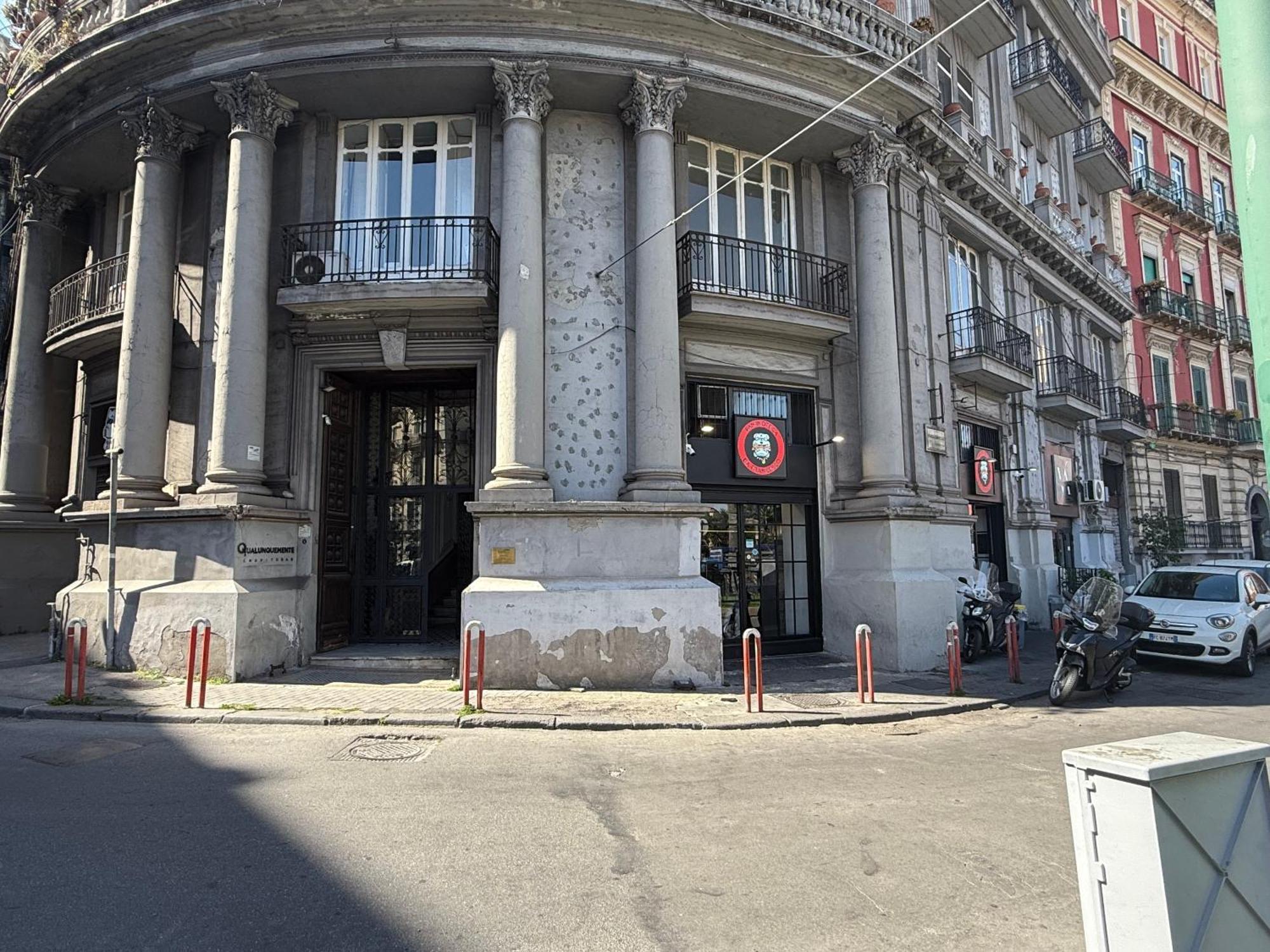 La Piazza Suite Napoli Bagian luar foto